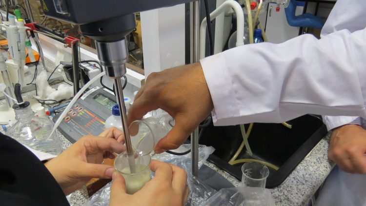 ۹۸/۵/۱۰-کارگاه عملی آموزش ساخت کرم ضدچروک